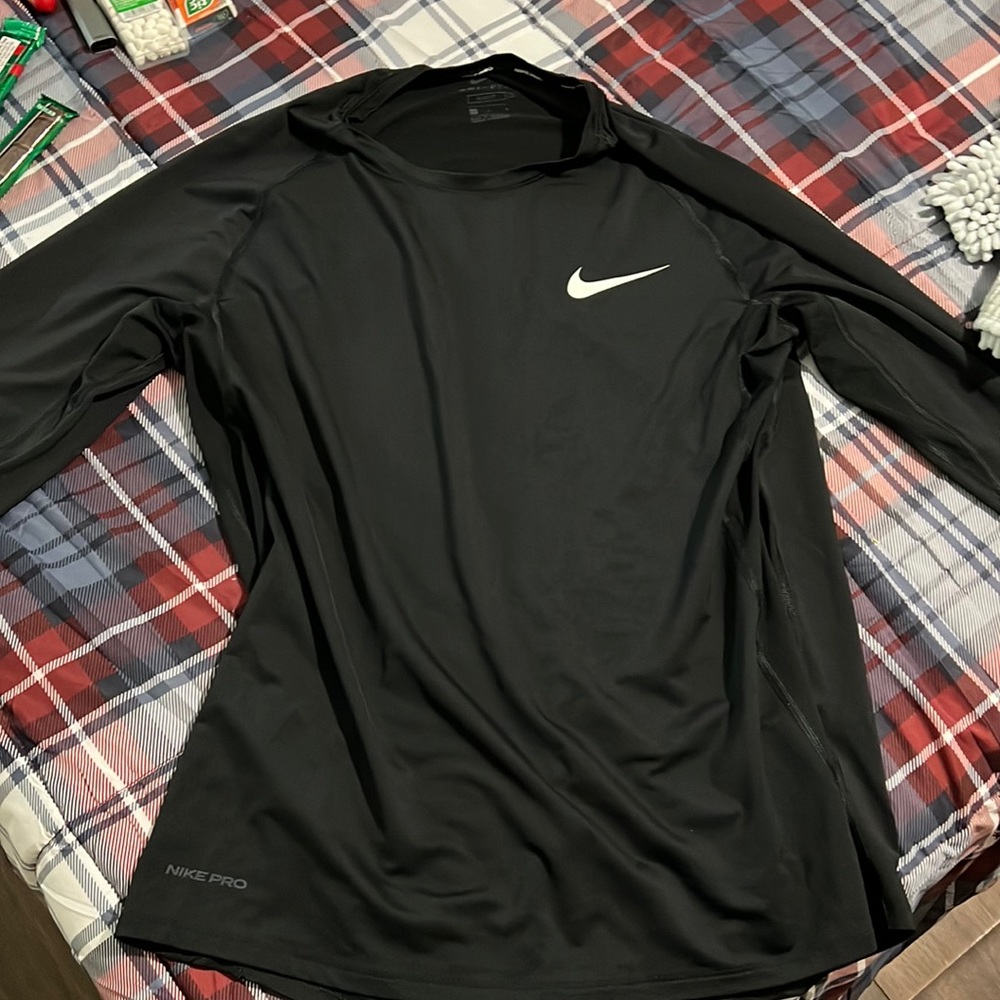 nike dri-fit black slim fit shirt. size LG